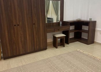 استديو بأثاث مريح وبسيط 