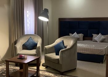 استديو بسرير ماستر وجلسة 
