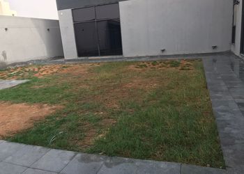 استراحة بمجلس وفناء خارجي 