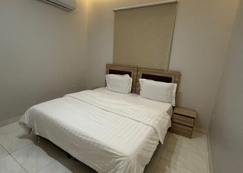 استديو بأثاث مريح وبسيط 