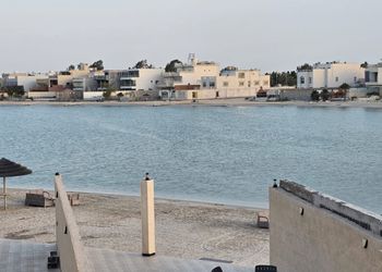 شاليه باطلاله على البحر