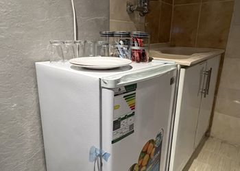 شقة بغرفة نوم وصالة دخول ذاتي 