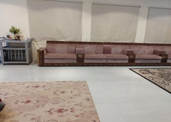 استراحة ببيت شعر وفناء خارجي