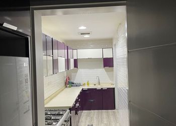 شاليه بمسطح اخضر ومسبح 
