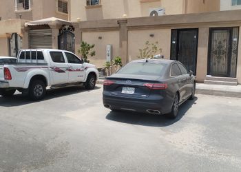 شقة بغرفة معيشة وغرفة نوم 