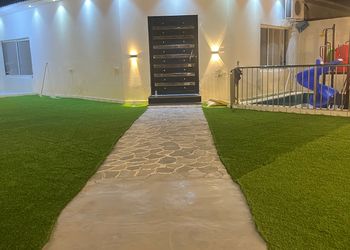 شاليه بألعاب مائية ومسطح اخضر