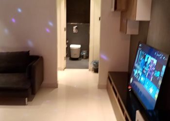 شاليه بمسبح خارجي وجلسة خارجية 