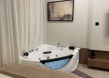 استديو بسرير ماستر وجلسة جانبية