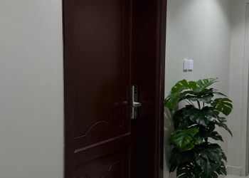 شقة بغرفة نوم وتصميم هادئ 