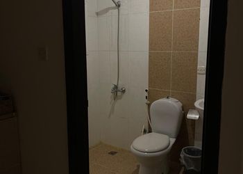 استديو بسرير ماستر وأثاث مريح 
