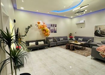 شاليه بصالة مطلة على المسبح 