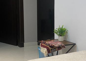 شقة بصالة وغرف نوم