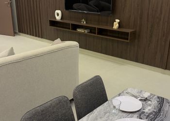 شقة بغرفة معيشة وغرفتين نوم 