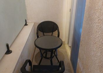 شقة بغرفة نوم وصالة مريحة 