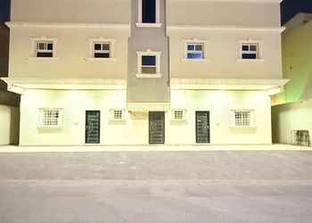 شقة بغرفة معيشة وغرفة نوم 