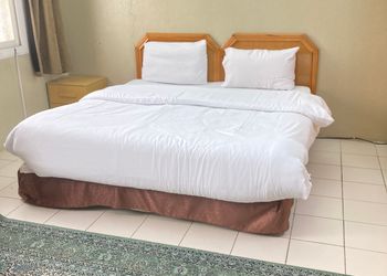 استديو بسرير ماستر وأثاث مريح 