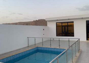 استراحة بمسطح اخضر ومجالس