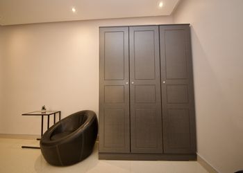 استديو بأثاث مريح وبسيط 