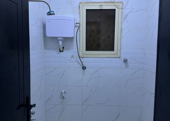 استديو بأثاث مريح وبسيط 
