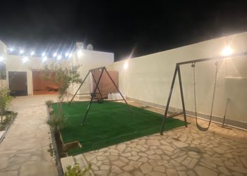 شاليه بمجلس وفناء خارجي