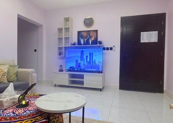 شقة بصالة جلوس ودخول ذاتي