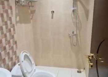 شقة بغرفتين نوم وصالة مريحة 