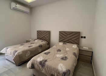 استراحة بمسطح اخضر وجلسة