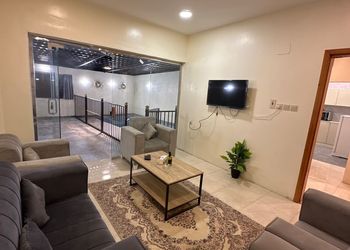 شقة بغرفتين نوم مطلة على الجبل 