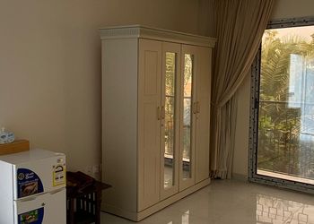 استراحة بمسطح اخضر وجلسه خارجيه