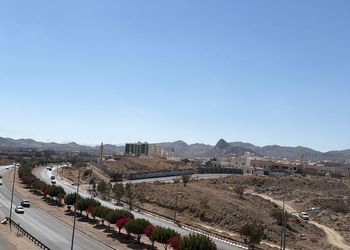 شقة بغرفة معيشة وغرفتين نوم 