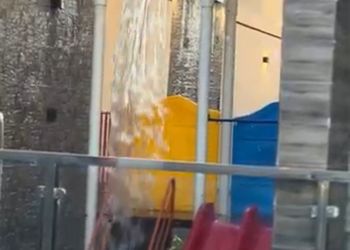 شاليه بمسبح خارجي وجلسة خارجية 
