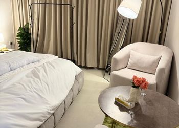 استديو بدخول ذاتي وسرير مريح 