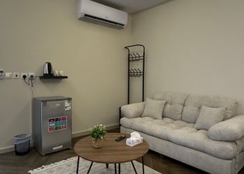 استديو هادئ بدخول ذاتي 