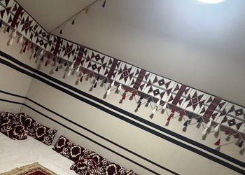 شاليه بجلسة خارجية وألعاب أطفال
