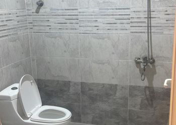 شاليه بألعاب مائية وجلسة خارجية 
