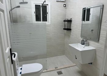 شقة بصالة وغرف نوم