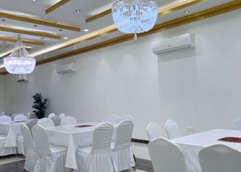 استراحة بمجالس واسعة وفناء خارجي