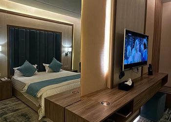 غرفة بأثاث مريح وبسيط 
