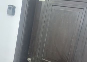 استديو بأثاث مريح وبسيط 