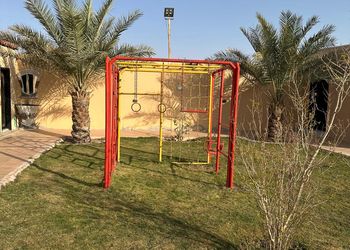 استراحة بمجلس وفناء خارجي 