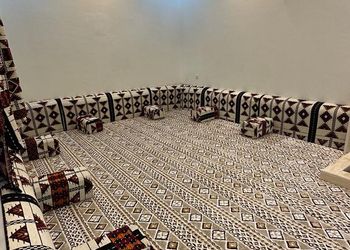 استراحة بمسطح أخضر ومجلس ومسبح 