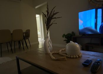 شقة بصالة انيقة وغرفتين نوم