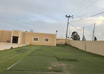 استراحة بمجلس وفناء خارجي 