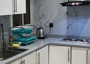 شقة من ثلاث غرف نوم أنيقة ومريحة