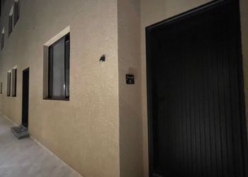 استديو بسرير ماستر وجلسه جانبيه