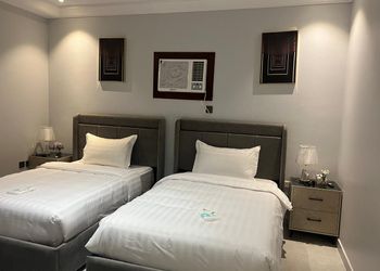 استديو بسريرين مفردة و أثاث مريح