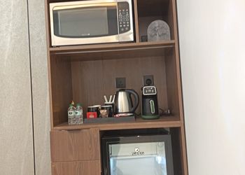 شقة بغرفة معيشة وغرفة نوم 