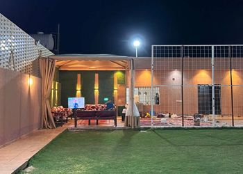 استراحة بمسطح اخضر ومجالس