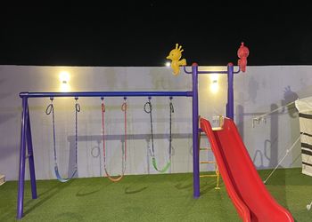 شاليه بمسبح خارجي وألعاب اطفال 