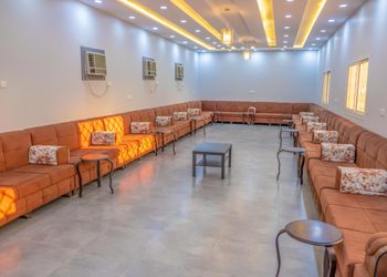 استراحة بمسطح اخضر وجلسة خارجية